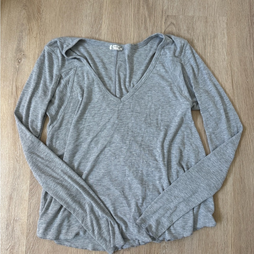 FREE PEOPLE Grey Vneck Long Sleeve - Ribbed